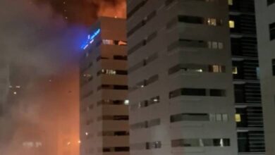 Photo of حريق ضخم يلتهم مبنى في أبو ظبي