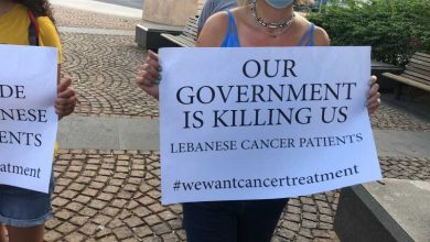 Photo of بالصور – إعتصام لناشطين وعائلات مرضى السرطان: لتأمين الدواء
