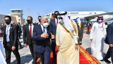 Photo of وزير الخارجية الإسرائيلي يصل البحرين في زيارة تاريخية
