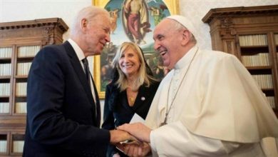 Photo of إجتماع غير معتاد بين البابا وبايدن