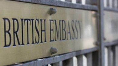 Photo of السفارة البريطانية: لا يمكن تفادي سقوط لبنان إلا بالحوار