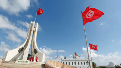 Photo of تونس على شفير الإنهيار والخلاف يتصاعد بين الحكومة والإتحاد