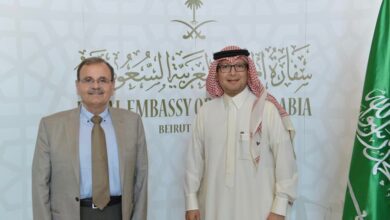Photo of السفير البخاري عرض المستجدات المحلية والاقليمية مع البزري