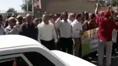Photo of تزامنا مع الذكرى الأولى لرئاسة رئيسي.. المتقاعدون الإيرانيون يتظاهرون في الشوارع
